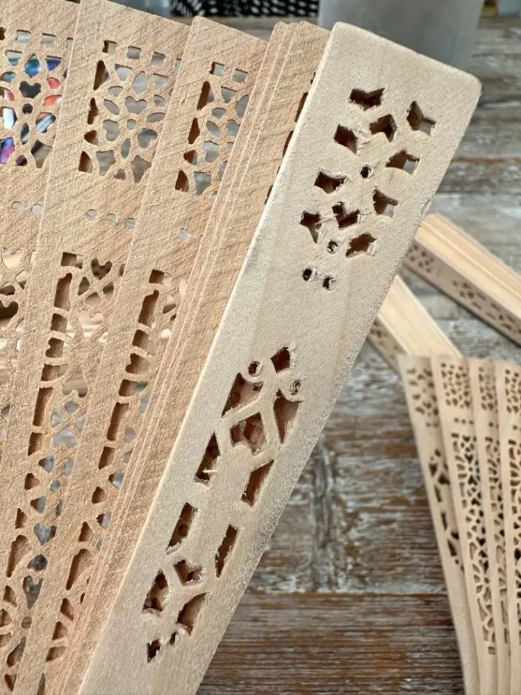 Eventails en bois personnalisés mariage, cérémonie et cadeaux invités à partir de 2.79€ l'unité
